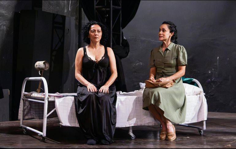 Karina Hurtado y Kärlek Ramos, en una escena de “La Estela Blanca que Dejó un Tranvía”. CORTESÍA/ Servando Gómez