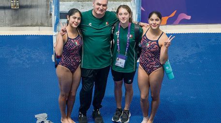 Las hermanas Cueva, Lía, Suri y Mía, alumnas de Iván Bautista, lograron seis de las 12 medallas de México en los clavados de los Panamericanos Junior. ESPECIAL