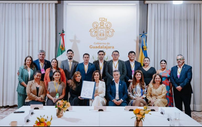 Vero Delgadillo resaltó la importancia de firmar dicho documento, pues dijo, plasma en él un compromiso en beneficio de las ciudades de América Latina. ESPECIAL / GOBIERNO DE GUADALAJARA
