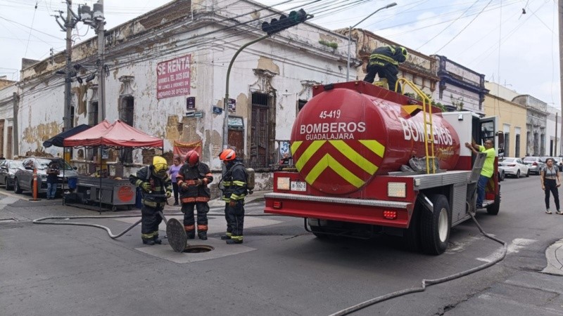 El olor a agas derivó de una mala maniobra. ESPECIAL/Unidad de Protección Civil y Bomberos de Guadalajara