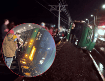Afortunadamente, no se reportó el paso del tren durante las maniobras. ESPECIAL/Protección Civil y Bomberos de Tlajomulco