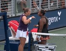 Ostapenko, la cabeza de serie número 25, agitó un dedo hacia Townsend mientras hablaban. ESPECIAL.