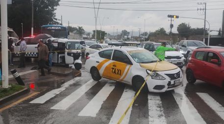La Policía Vial informó que el conductor del taxi “amarillo” quedó en calidad de retenido mientras se realizan las investigaciones pertinentes. ESPECIAL/Policía Vial Jalisco