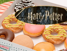 A través de las redes sociales de Krispy Kreme México, la famosa cadena de cafetería compartió algunas fotografías de donas decoradas a la manera de cada una de las casas del Colegio Hogwarts de Magia y Hechicería. IG / @krispykrememexico / @harrypotter