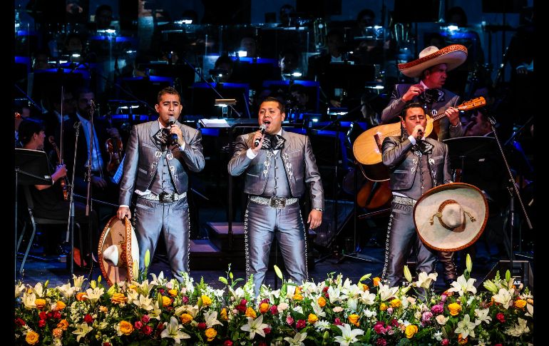 La velada, dedicada a la Época Dorada del cine y la música mexicana, transformó el recinto en un viaje sonoro que rindió homenaje a figuras como Pedro Infante, Jorge Negrete, Javier Solís, Cuco Sánchez y Miguel Aceves Mejía. EL INFORMADOR / A. Navarro