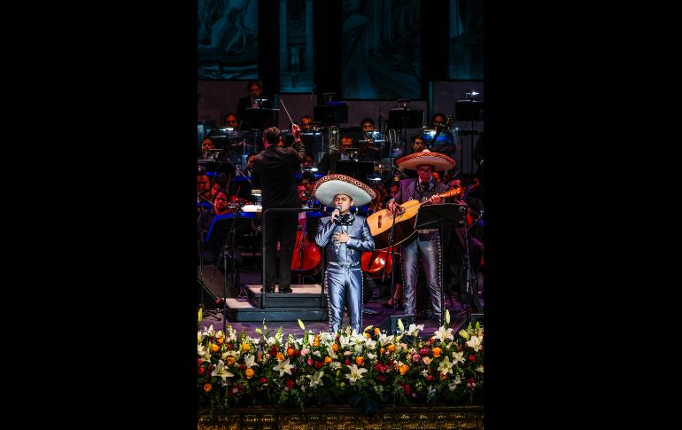 La velada, dedicada a la Época Dorada del cine y la música mexicana, transformó el recinto en un viaje sonoro que rindió homenaje a figuras como Pedro Infante, Jorge Negrete, Javier Solís, Cuco Sánchez y Miguel Aceves Mejía. EL INFORMADOR / A. Navarro