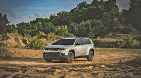 Esta versión está impulsada por un motor híbrido de 210 HP. ESPECIAL