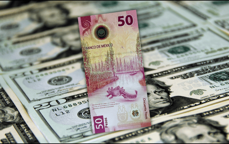 La apreciación del peso en agosto ocurrió a la par del debilitamiento del dólar estadounidense en el mes, que perdió 2.2%, luego de avanzar 3.19% en julio. ESPECIAL / CANVA