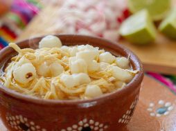 Existen tres variedades principales de pozole: hay verde, blanco y rojo. ESPECIAL / CANVA