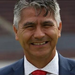 Enrique Contreras: “Chivas tiene que plantearse si Romo es central o mediocampista” 