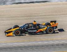 El piloto regiomontano, quien hace unas horas había ganado la pole position, sufrió un accidente poco después de la mitad de la prueba. X/ @ArrowMcLaren.