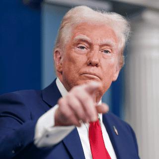 Trump reaparece en redes sociales tras rumores sobre su salud