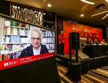 el escritor participó de manera virtual, compartiendo la sorpresa y el orgullo que le produjo recibir este galardón. EL INFORMADOR/ A. Navarro