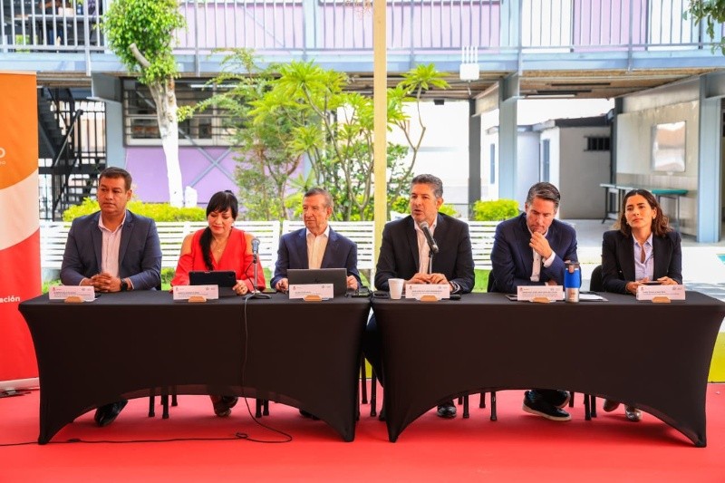 Francisco José Ontiveros Balcázar, titular del Instituto de la Infraestructura Física Educativa de Jalisco (Infejal), indicó que en este sexenio estatal se rehabilitarán las siete mil 130 escuelas públicas de la entidad. EL INFORMADOR / J. Acosta 