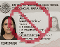 En 2019, el Instituto Nacional Electoral presentó una versión renovada de la credencial para votar, con mejoras específicas que buscan combatir el uso de documentos falsificados y facilitar su verificación.  ESPECIAL / Canva