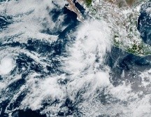 Imagen de satélite que muestra al huracán Lorena sobre la península de Baja California y al huracán Kiko en aguas abiertas del océano Pacífico. AP/NOAA