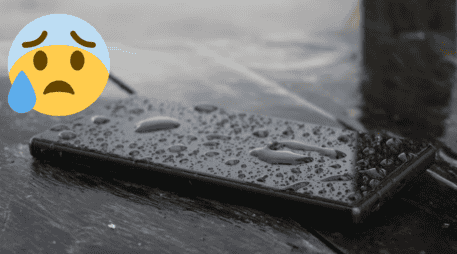 ¿Cómo secar un celular mojado? UNSPLASH / S. MOJUMDER