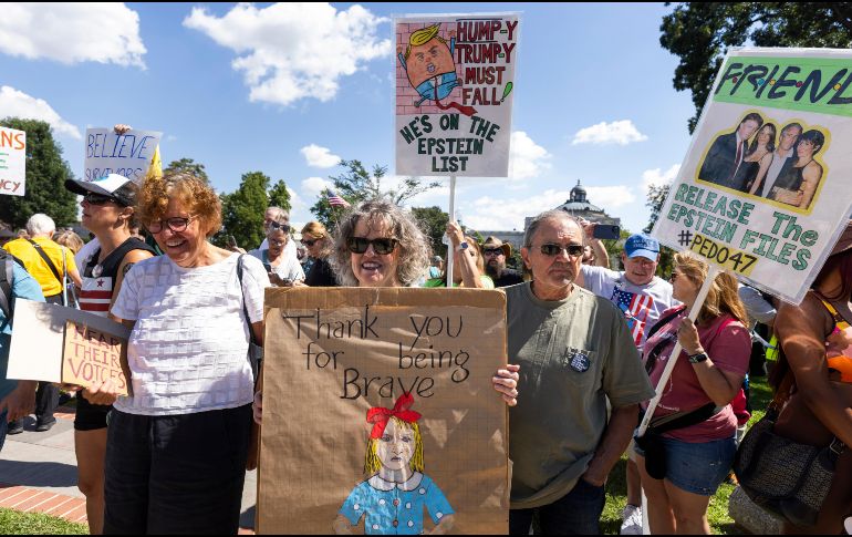 Víctimas del agresor criticaron la cercanía del gobierno de Trump con la expareja de Epstein, Ghislaine Maxwell. EFE/J. LO SCALZO