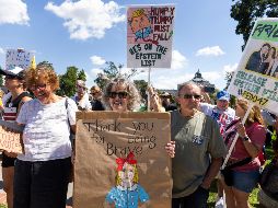 Víctimas del agresor criticaron la cercanía del gobierno de Trump con la expareja de Epstein, Ghislaine Maxwell. EFE/J. LO SCALZO