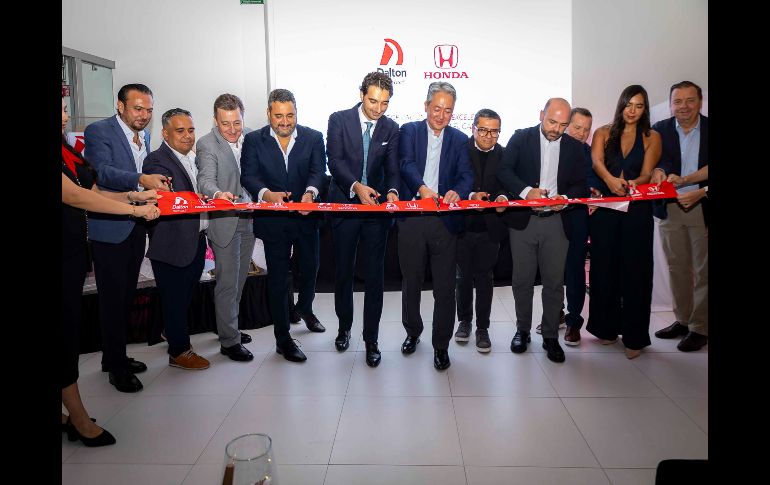 Antonio Arroyo, Eliel Trujillo, Edmundo Amutio, Juan Pedro Woolfolk, Salomón Chidán, Yuichi Murata, Andrés Caballero, Juan Chidán, Robin Guzmán, Harik Cassani y Santiago Moreno en la reinauguración de la Agencia Honda Excelencia. GENTE BIEN JALISCO / Revista del 5 de septiembre 2025