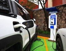 AKRON EV ofrece dos tipos de recarga: La carga semi rápida en centros comerciales y clubes deportivos, y las cargas ultra rápidas que se instalarán en las estaciones de servicio y corredores carreteros. GENTE BIEN JALISCO / Revista del 5 de septiembre 2025