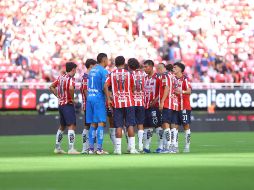 Chivas cuenta con severas bajas por lesión, situación que ha obligado a su entrenador a realizar diferentes ajustes en su once inicial. IMAGO7.