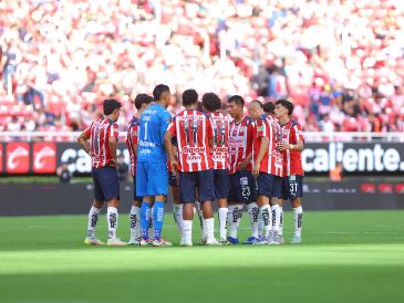 Chivas cuenta con severas bajas por lesión, situación que ha obligado a su entrenador a realizar diferentes ajustes en su once inicial. IMAGO7.