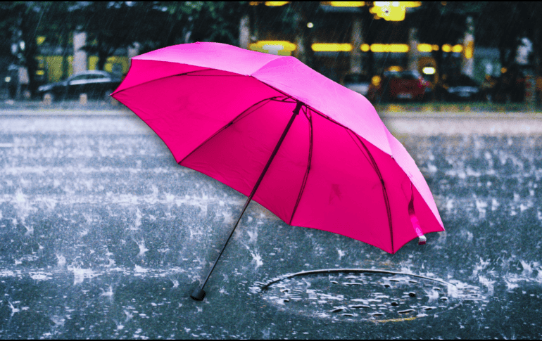 Las lluvias puntuales fuertes a intensas reducirán la visibilidad en tramos carreteros y zonas urbanas. ESPECIAL / CANVA