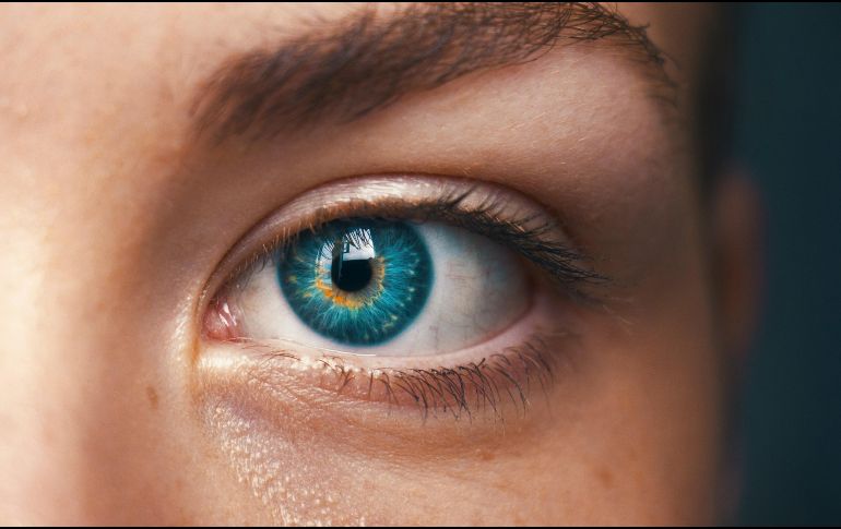 El temblor en el ojo puede presentarse por diferentes razones. UNSPLASH/ A. Dalbjorn