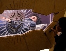 El cuerpo de Carlo Acutis, un chico italiano que falleció de leucemia en 2006, yace en su tumba el 1 de marzo de 2025, en Asís, Italia. AP / ARCHIVO