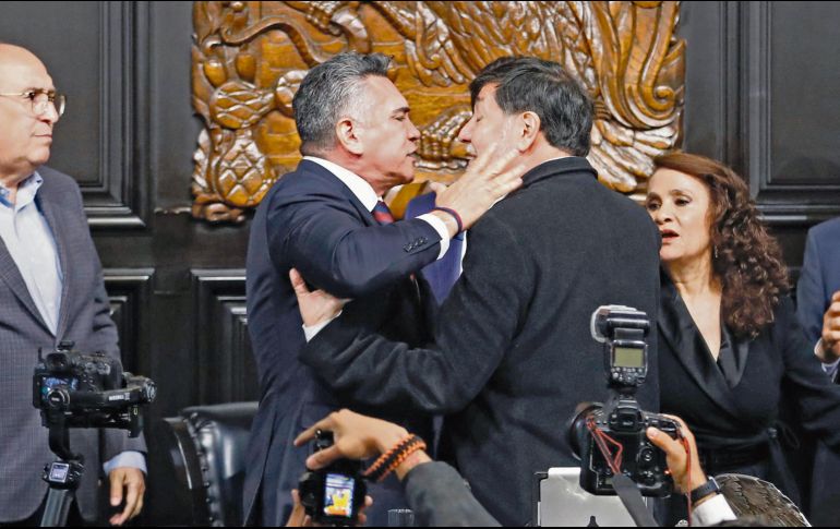 Gerardo Fernández Noroña señala que la asignación de una custodia por parte de la FGR, tras las agresiones de Alejandro Moreno, es un mecanismo previsto en la ley. AFP