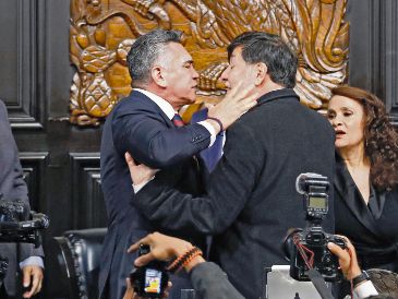 Gerardo Fernández Noroña señala que la asignación de una custodia por parte de la FGR, tras las agresiones de Alejandro Moreno, es un mecanismo previsto en la ley. AFP