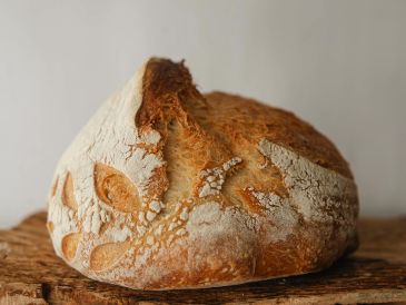 El pan de masa madre no solo un complemento delicioso a la dieta diaria, sino también un homenaje a las tradiciones milenarias que han perdurado a lo largo del tiempo. ESPECIAL / CANVA