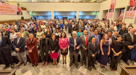 Durante el homenaje, se compartieron anécdotas y enseñanzas que marcaron la trayectoria de Cosío Vidaurri. CORTESÍA