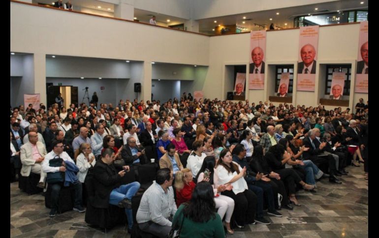 Durante el homenaje, se compartieron anécdotas y enseñanzas que marcaron la trayectoria de Cosío Vidaurri. CORTESÍA