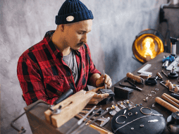 Mantener tus joyas de plata brillantes no requiere grandes inversiones, solo constancia y cuidado.  CANVA