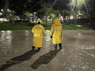 Las Águilas, Villa de los Belenes, Plaza del Sol, Arcos de Guadalupe, Altamira y Vallarta son algunas de las colonias afectadas por las precipitaciones. ESPECIAL/Unidad de Protección Civil y Bomberos de Zapopan