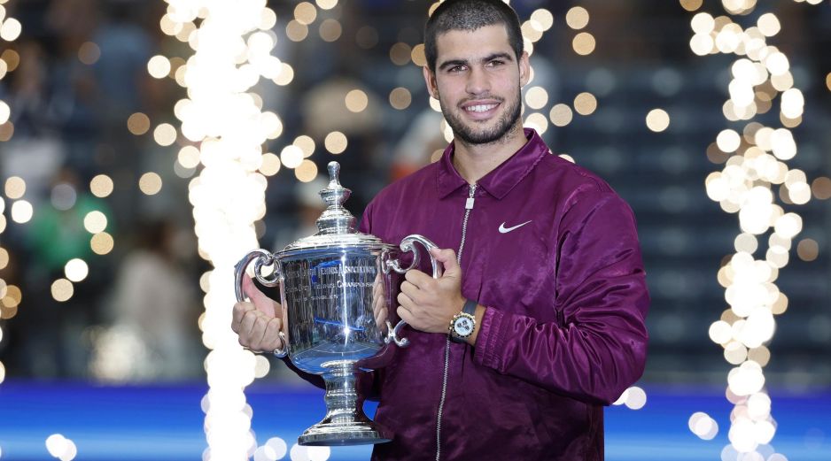 Carlos Alcaraz conquistó su segundo Abierto de Estados Unidos, venciendo en la final a su gran rival, el italiano Jannik Sinner. EFE/ J. G. MABANGLO.