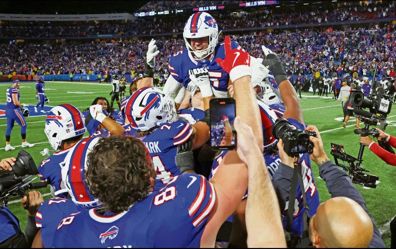 Matt Prater, firmado hace unos días, conectó el gol del campo del triunfo para los Bills. AFP