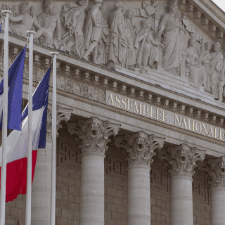 Parlamento tumba al gobierno del primer ministro de Francia