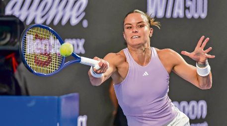 La griega Maria Sakkari, campeona en Guadalajara en 2023, se encontraba abajo 4-1 en el primer set de su duelo ante Elsa Jacquemot cuando la lluvia suspendió el juego. Hoy se reanudará el encuentro. ESPECIAL