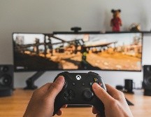 Proponen gravamen del 8 % a juegos con violencia gráfica para reducir impactos psicológicos en jóvenes, según autoridades fiscales. UNSPLASH/Sam Pak