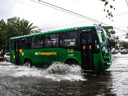 Algunas rutas de camiones suspendieron su servicio temporalmente por las inundaciones en el Área Metropolitana de Guadalajara (AMG). EL INFORMADOR/ ARCHIVO