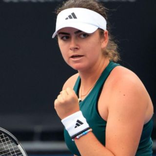 Marina Stakusic da la campanada ante Polina Kudermetova en el GDL Open 2025