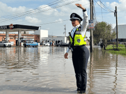 Para liberar la avenida Adolf Horn, personal de los tres niveles de Gobierno acudieron al sitio. ESPECIAL/Policía Vial Jalisco
