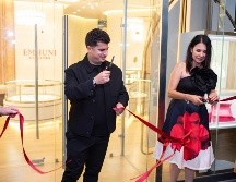 Elliott Trujillo y Karla Camacho en la inauguración de la primera sucursal en México de EMHUNI. GENTE BIEN JALISCO / Revista del 12 de septiembre 2025