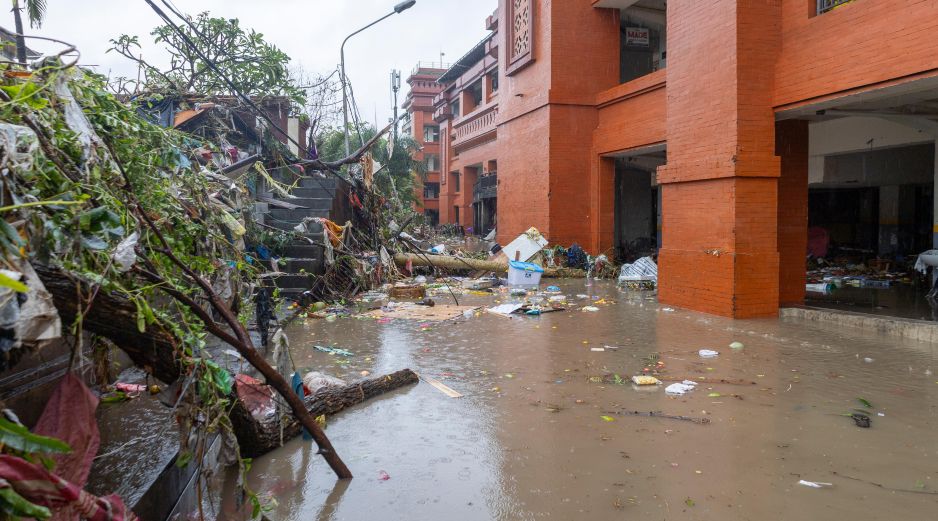 En Bali, los rescatistas recuperaron ocho cuerpos de varias áreas, y ocho residentes estaban desaparecidos este miércoles. EFE/M. NAGI