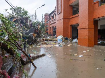 En Bali, los rescatistas recuperaron ocho cuerpos de varias áreas, y ocho residentes estaban desaparecidos este miércoles. EFE/M. NAGI