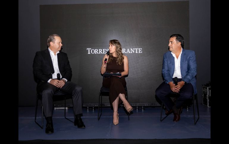 Javier Arroyo Navarro, Paloma Aramburo y Juan José Errejón. GENTE BIEN JALISCO / A. Rodríguez