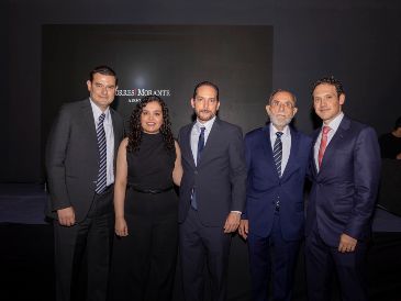 Francisco Pérez, Melissa Vielmas, Jorge Torres, Don Héctor González Schmal y Gustavo Morante en el décimo aniversario de la firma Torres Morante Abogados. GENTE BIEN JALISCO /  Revista del 12 de septiembre 2025